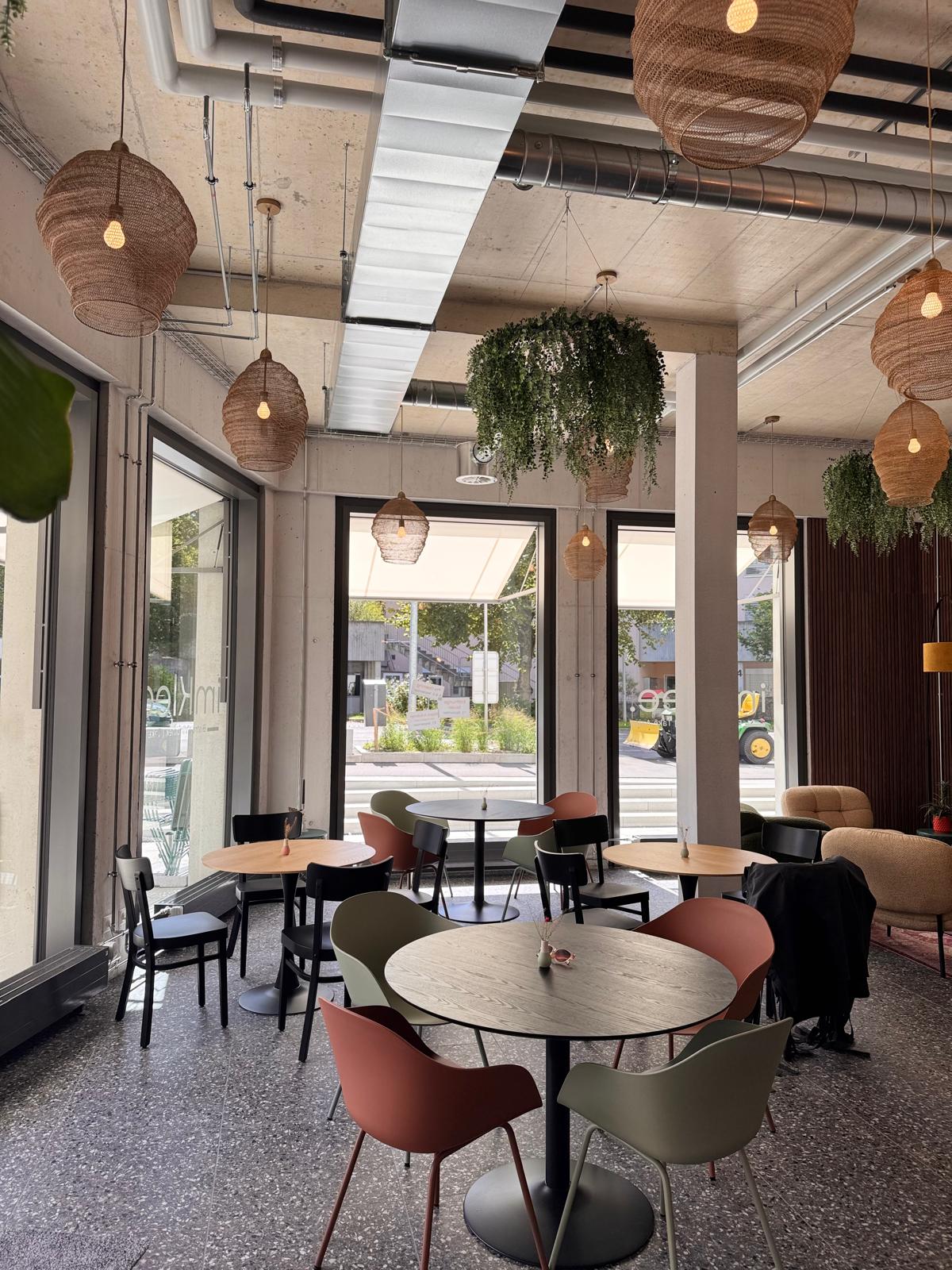 Bistro im Klee, Gastraum mit Tischen