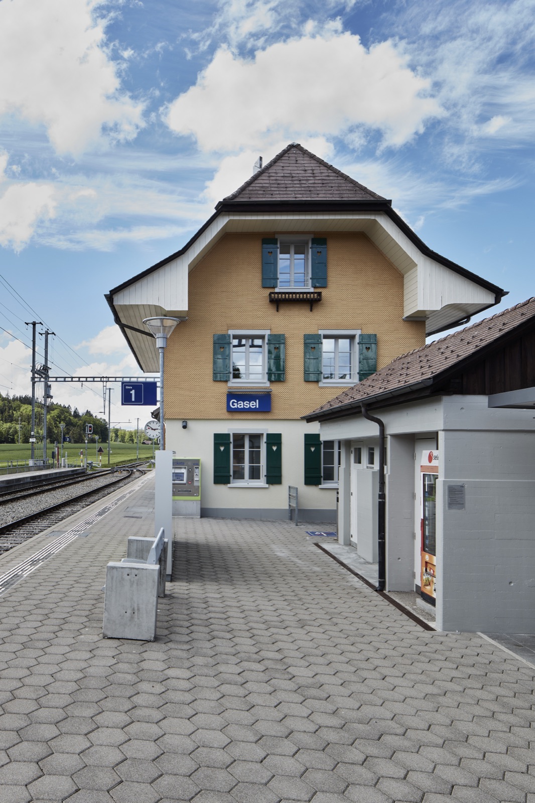 Aufnahmegebäude Gasel