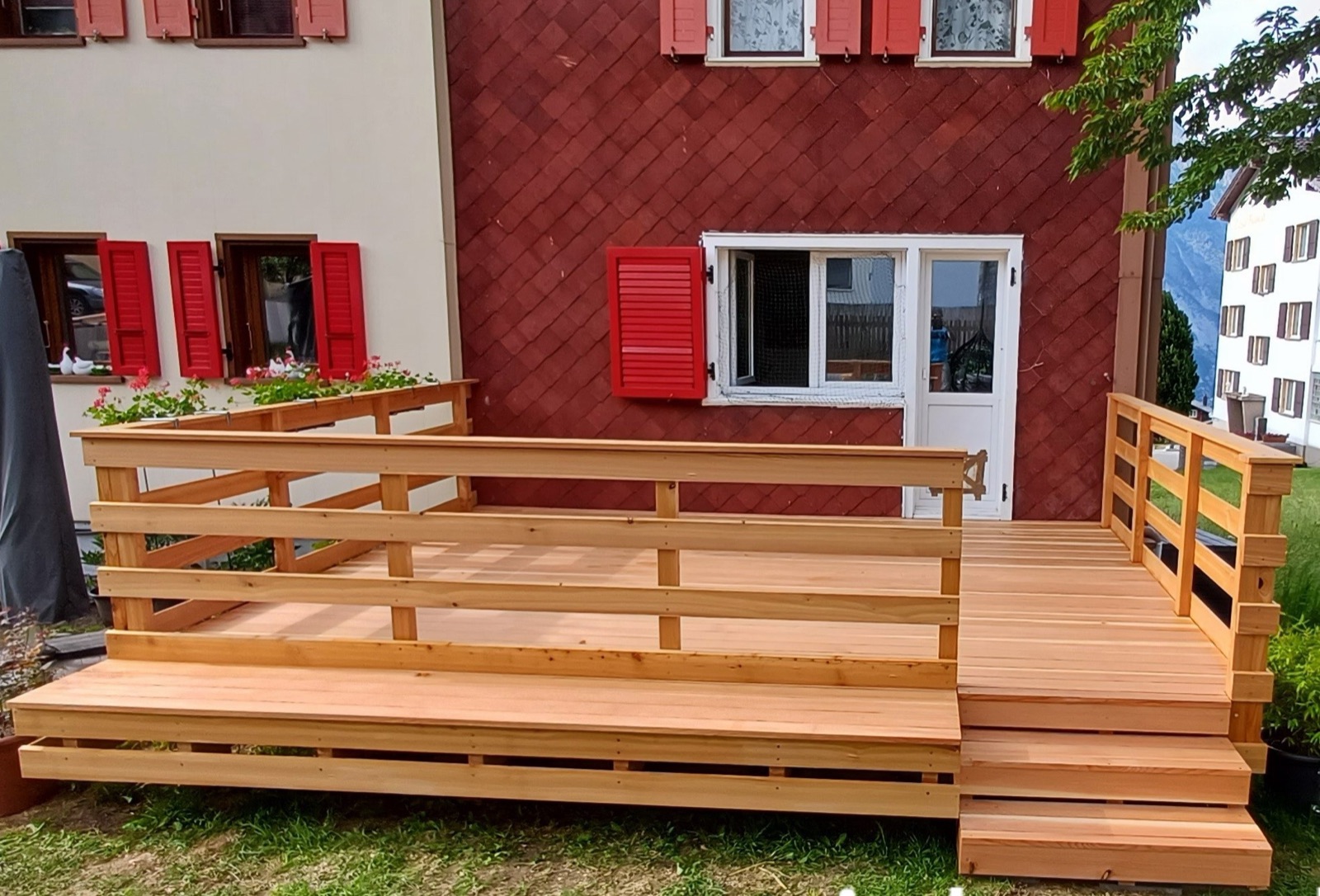 Terrassenbelag auf Stelzlager Unterbäch